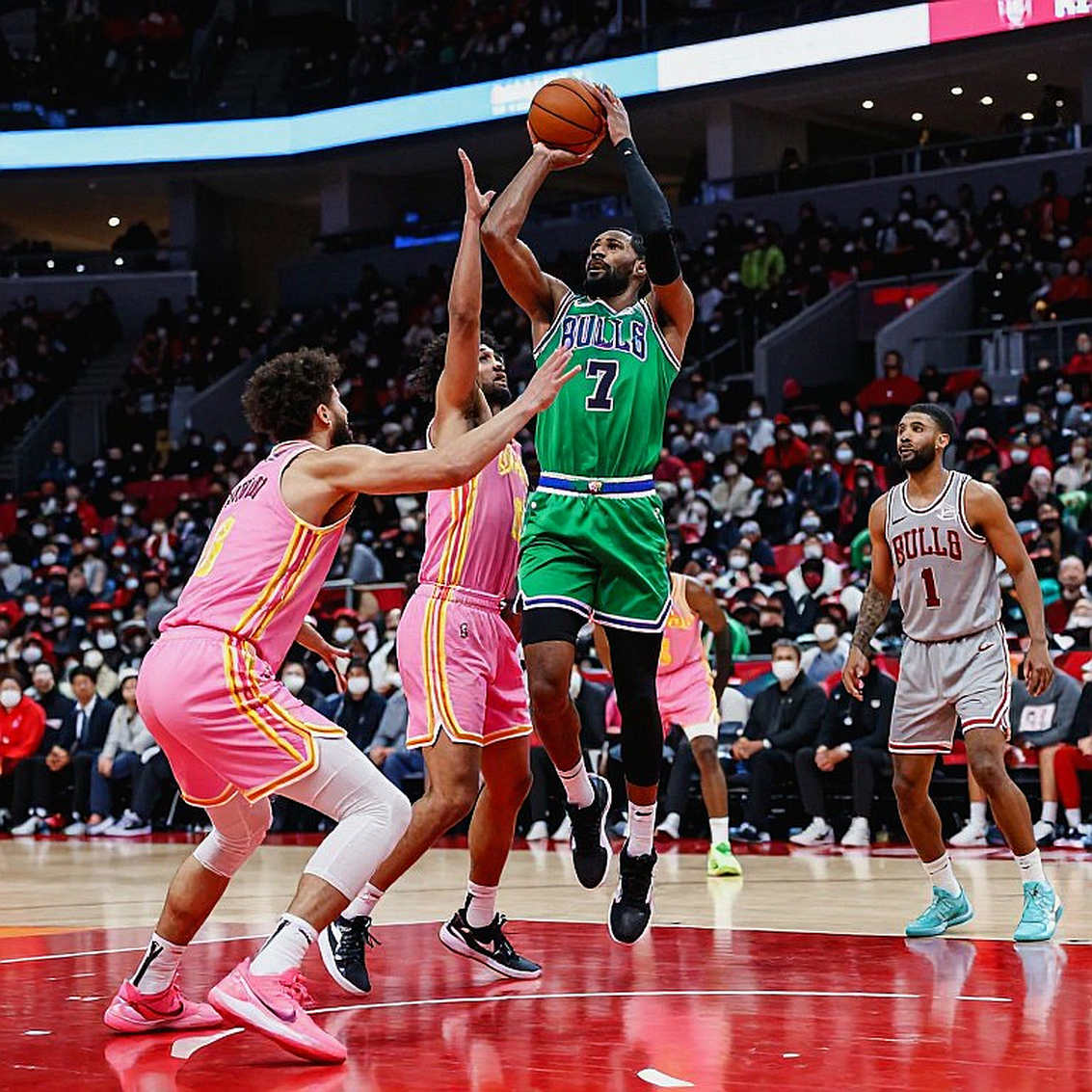Denver thắng 141-135, Jokić bảo cổ động viên đừng đến sân nữa