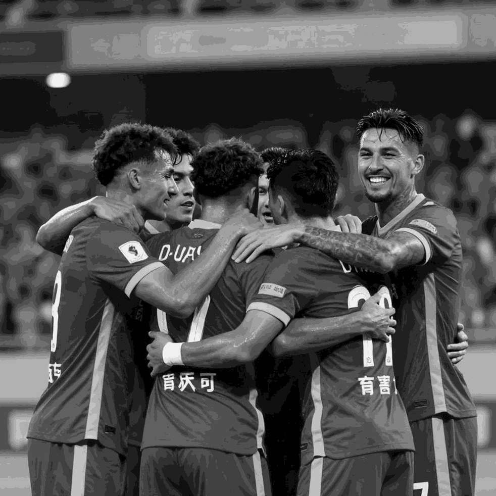 Thảm cỏ GBLA gây tranh cãi sau trận Persib Bandung 3-1 PSM Makassar