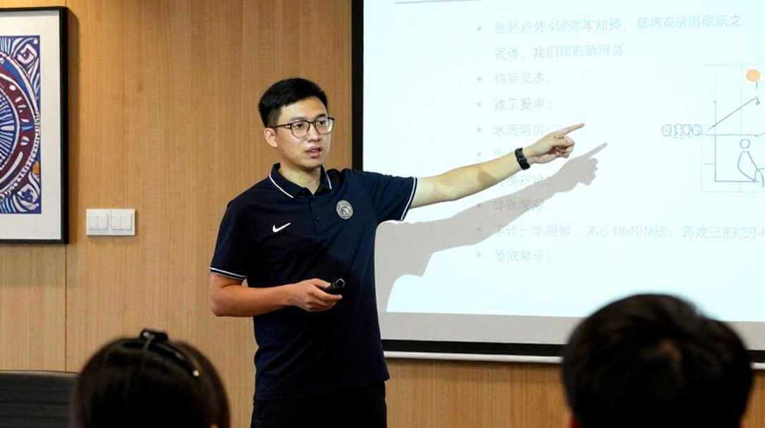 Ronaldo ở lại đội tuyển Bồ Đào Nha: suất đá chính được trả bằng bốn trận trong mười một ngày