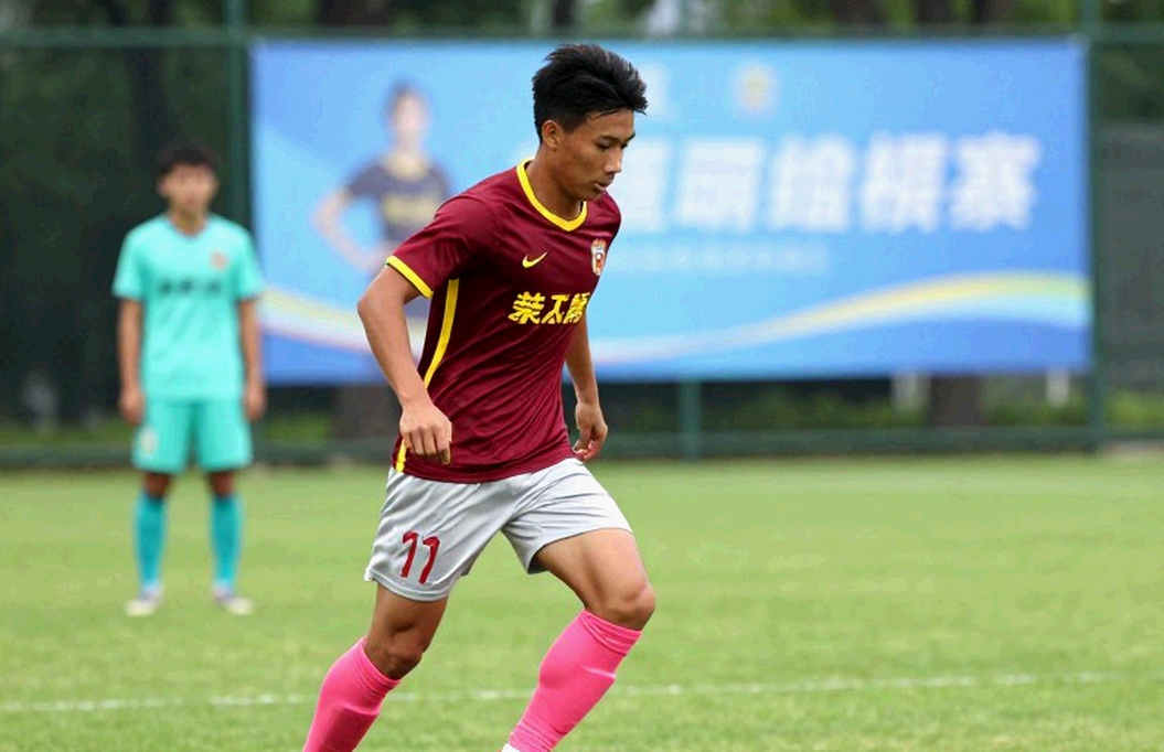 Mười người West Brom giữ trọn một giờ ở Pride Park và lên đỉnh Championship