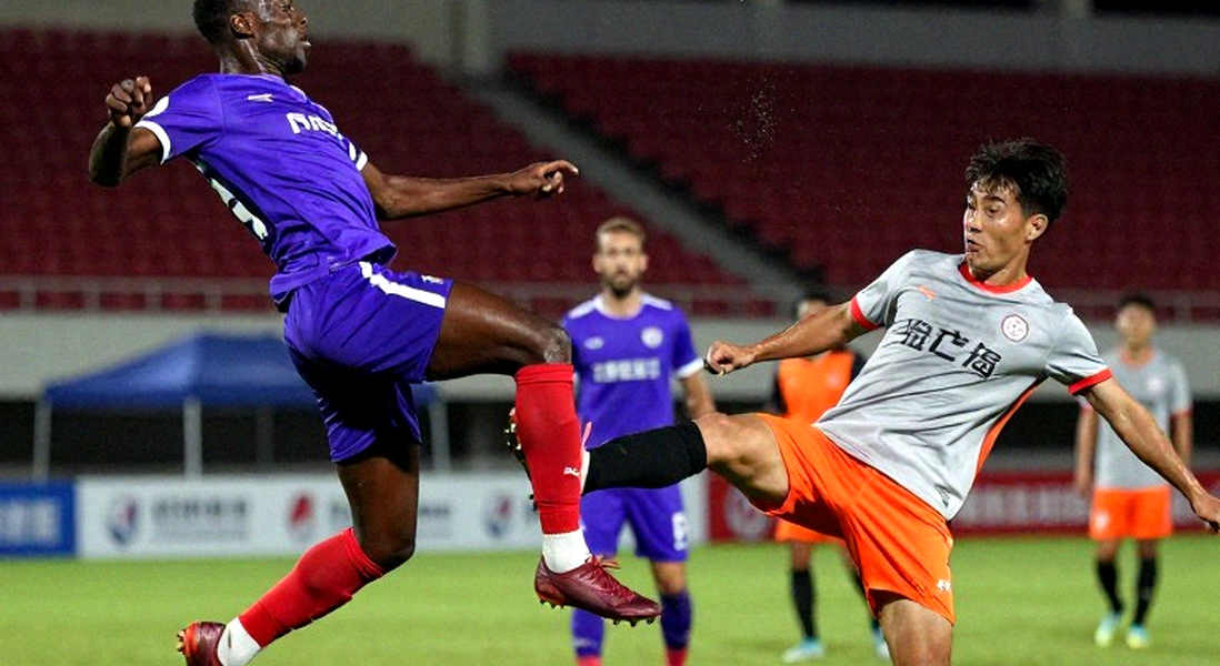 Feyenoord từ chối 37,5 triệu euro, Al-Ittihad xoay sang mục tiêu rẻ hơn tại PSV